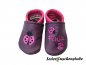 Preview: Lederpuschen pflaume-pink mit Namen pink große und kleine Marienkäfer pink-schwarz gestickt